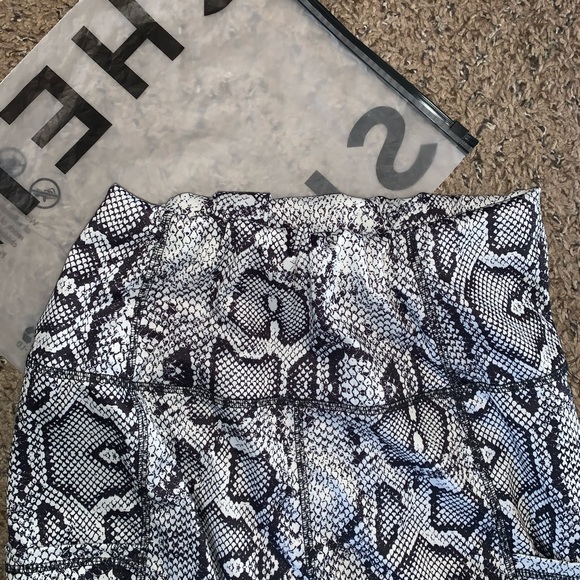 SHEIN snakeskin print workout leggings with pocket - Picture 12 of 12